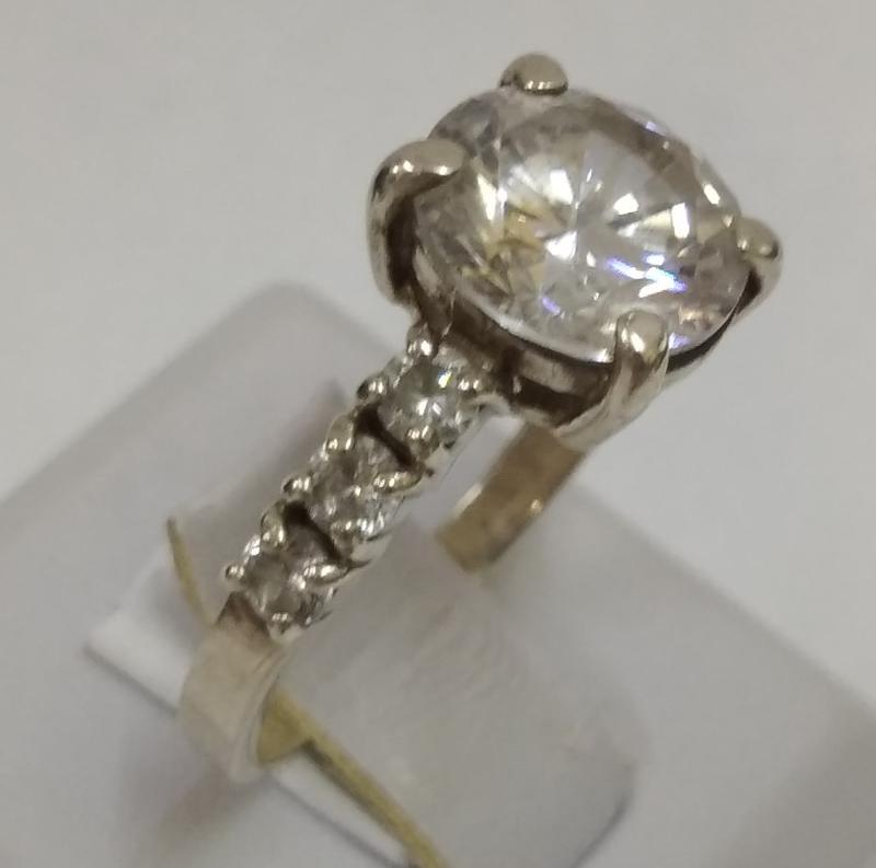 Серебряное кольцо с цирконием (32749216) 1