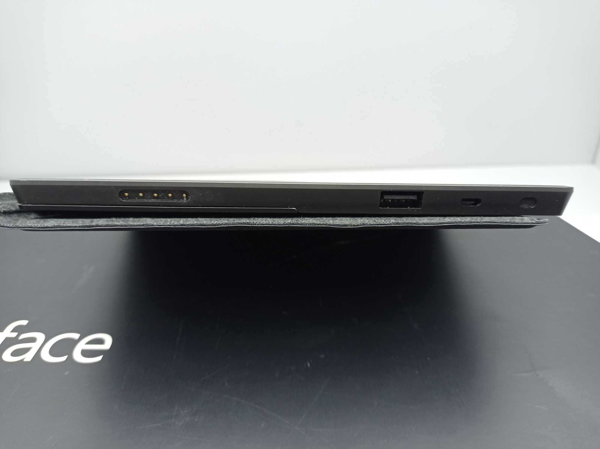 Планшет Microsoft Surface RT 2/32GB (9HR-00016) с клавиатурой 7