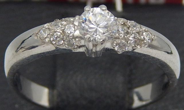 Серебряное кольцо с цирконием (28352261) 0