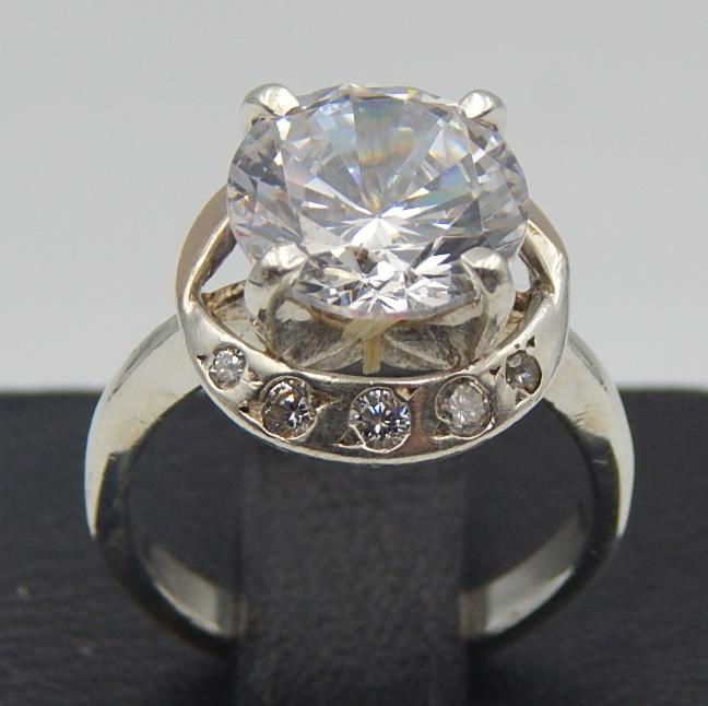 Серебряное кольцо с цирконием (30680459) 0