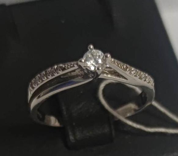 Серебряное кольцо с цирконием (30550810) 1