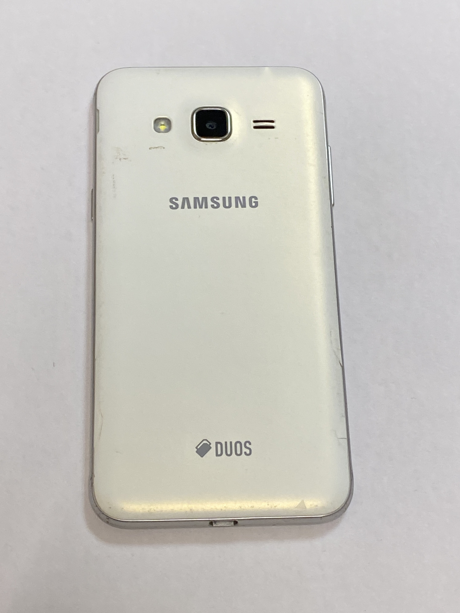 Samsung Galaxy J3 2016 White (SM-J320HZWD) 1/8Gb 1