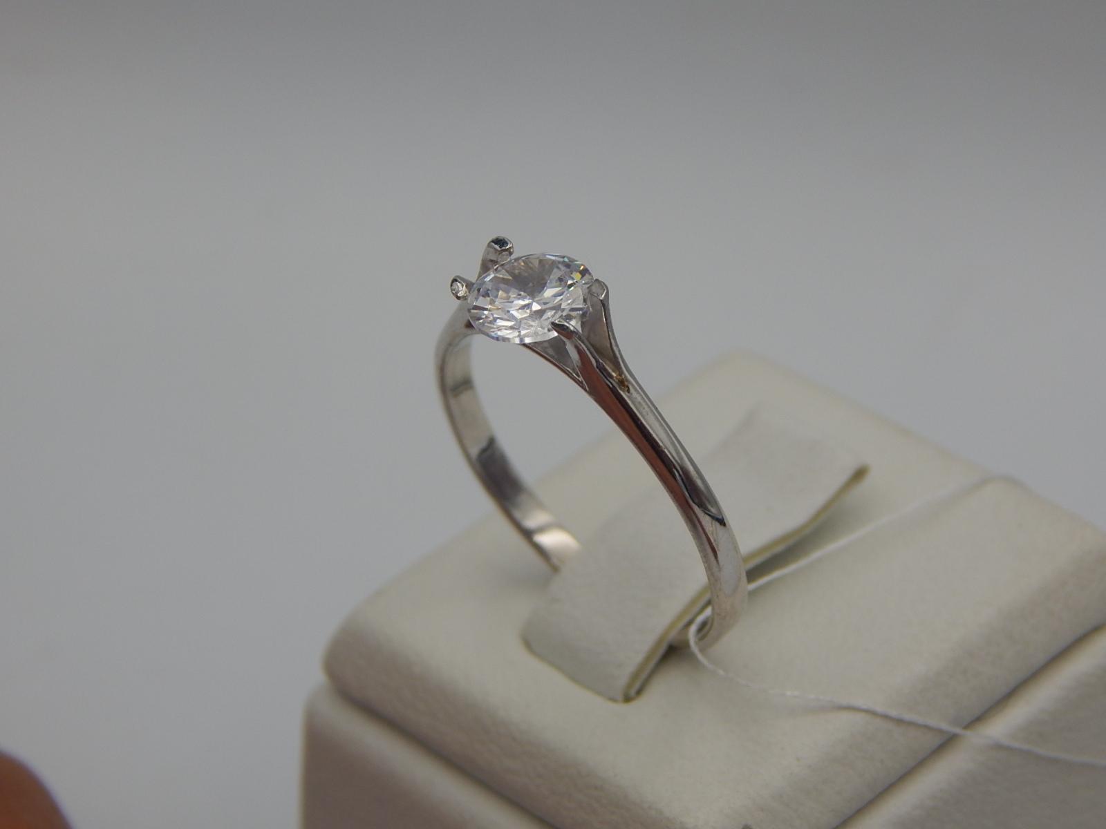 Серебряное кольцо с цирконием (30514932) 1