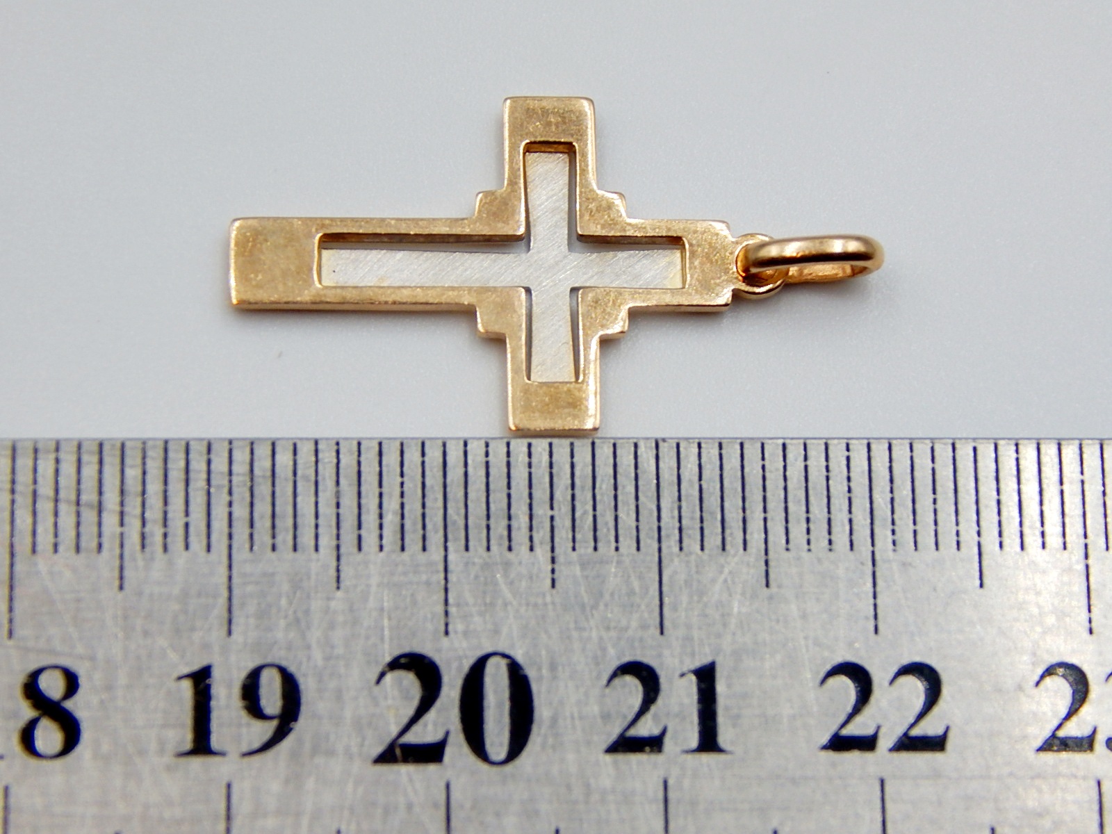 Підвіс-хрест з червоного та білого золота (32568189) 4