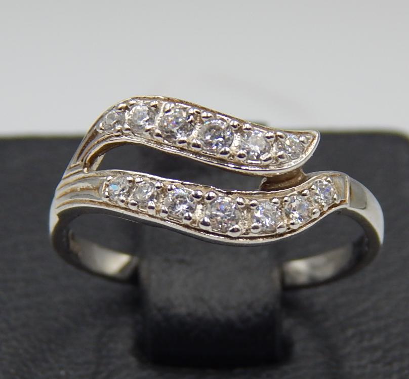 Серебряное кольцо с цирконием (30886404) 0