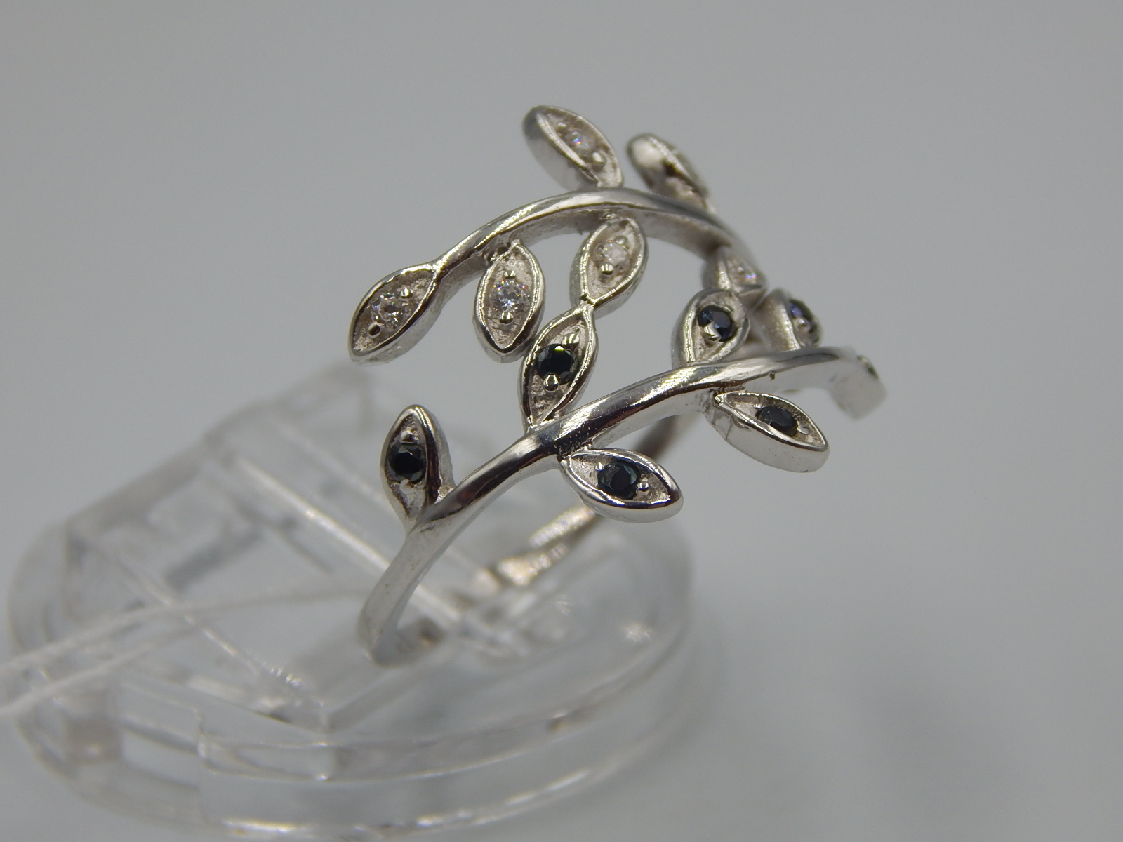 Серебряное кольцо с цирконием (33467081) 1