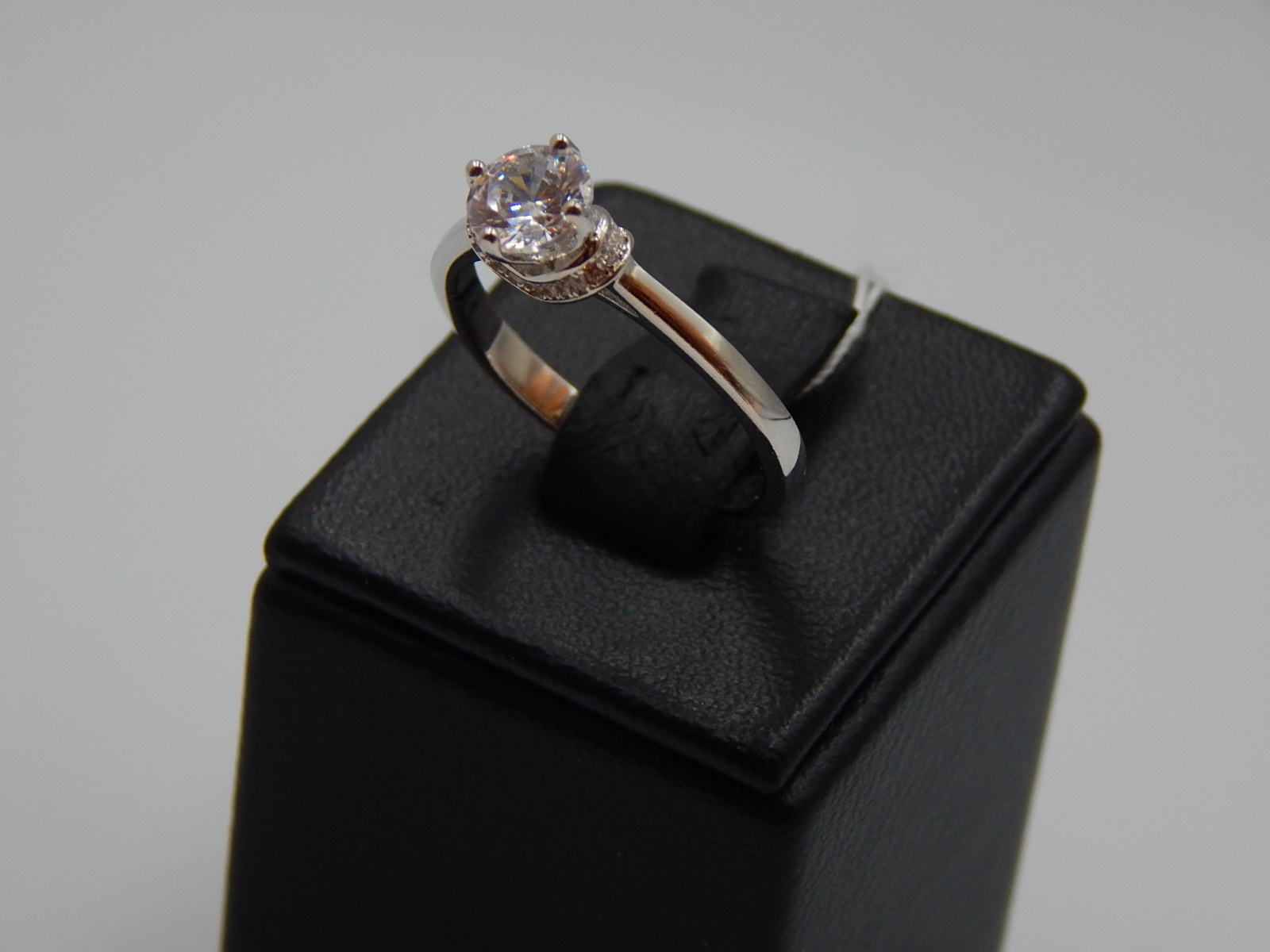 Серебряное кольцо с цирконием (30536669) 1