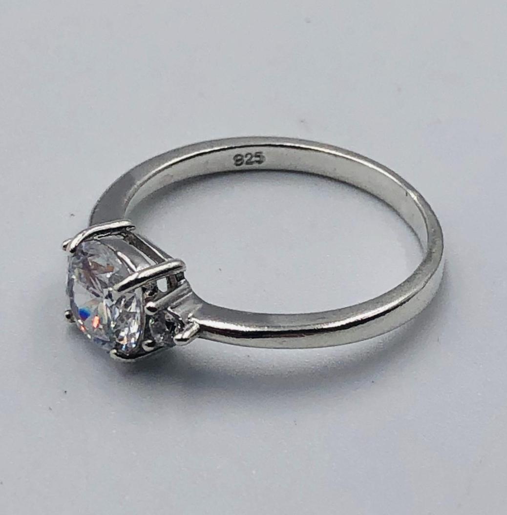 Серебряное кольцо с цирконием (33895230) 1