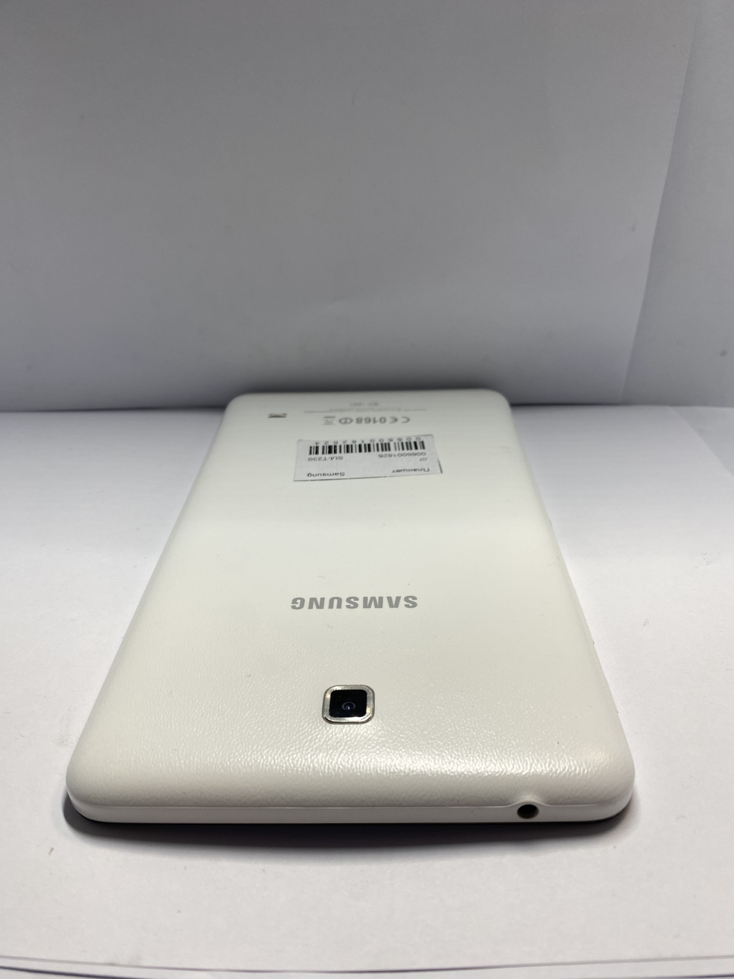 Планшет Samsung SM-T230 8Gb 3