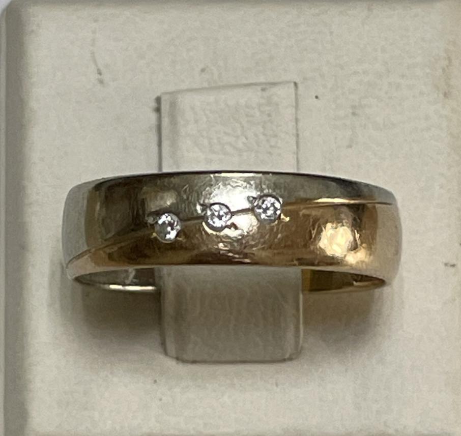 Обручальное кольцо из красного и желтого золота с цирконием (33675509)  0
