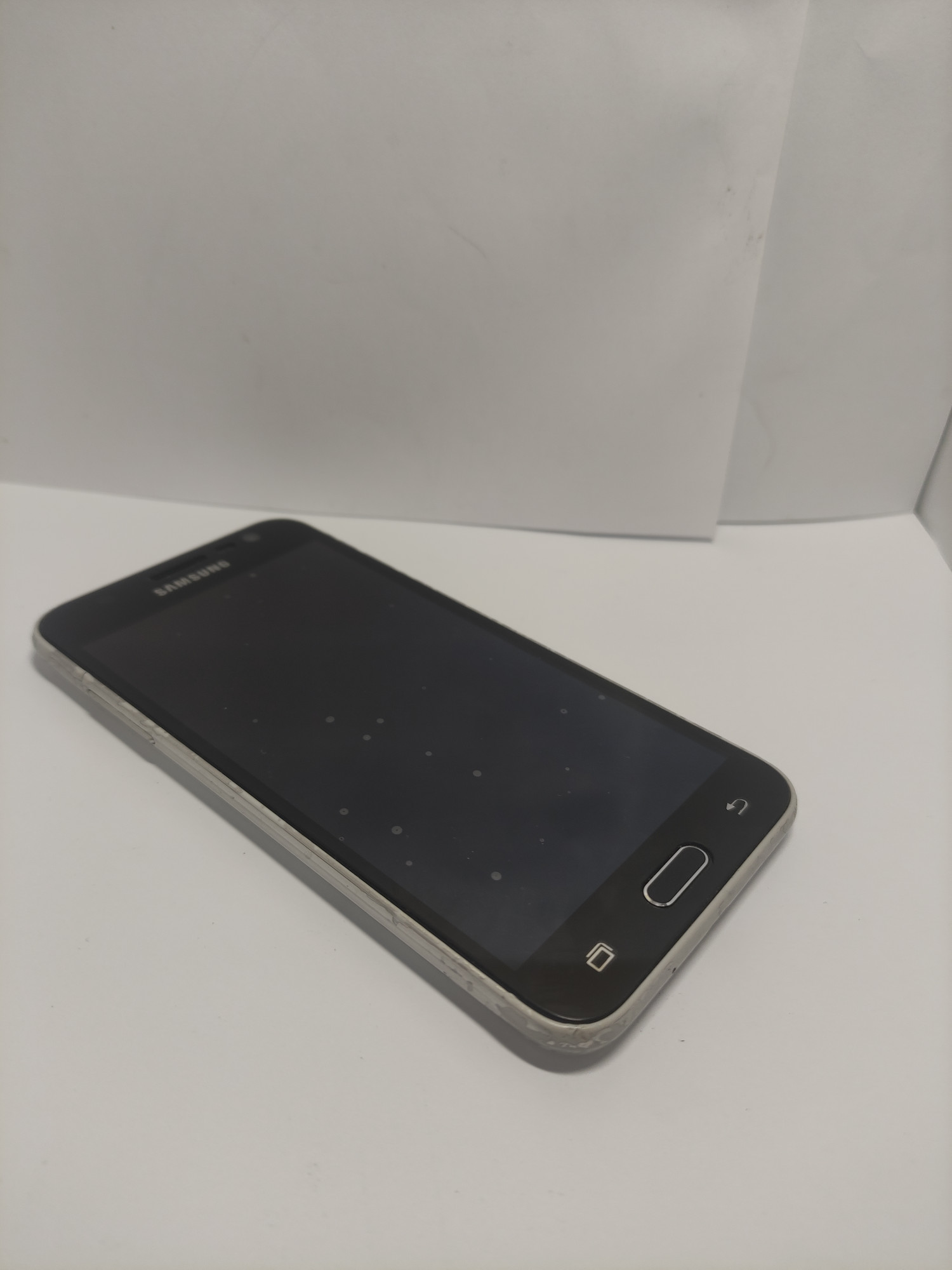 Samsung Galaxy J3 2016 White (SM-J320HZWD) 1/8Gb 2
