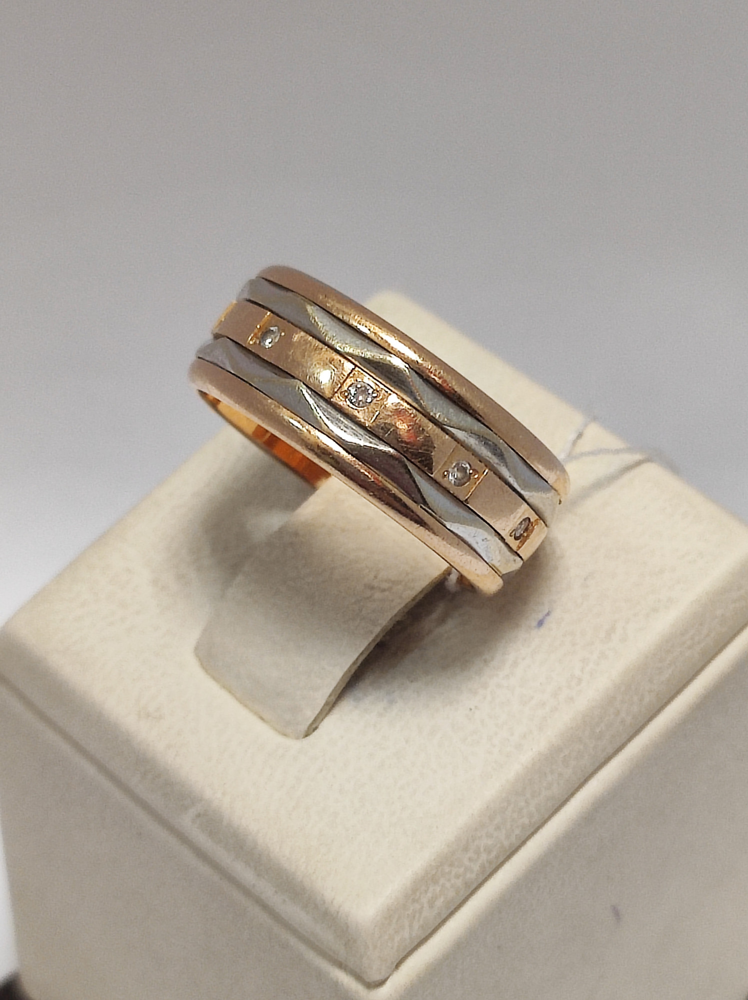 Обручальное кольцо из красного и белого золота с цирконием (33808569) 2