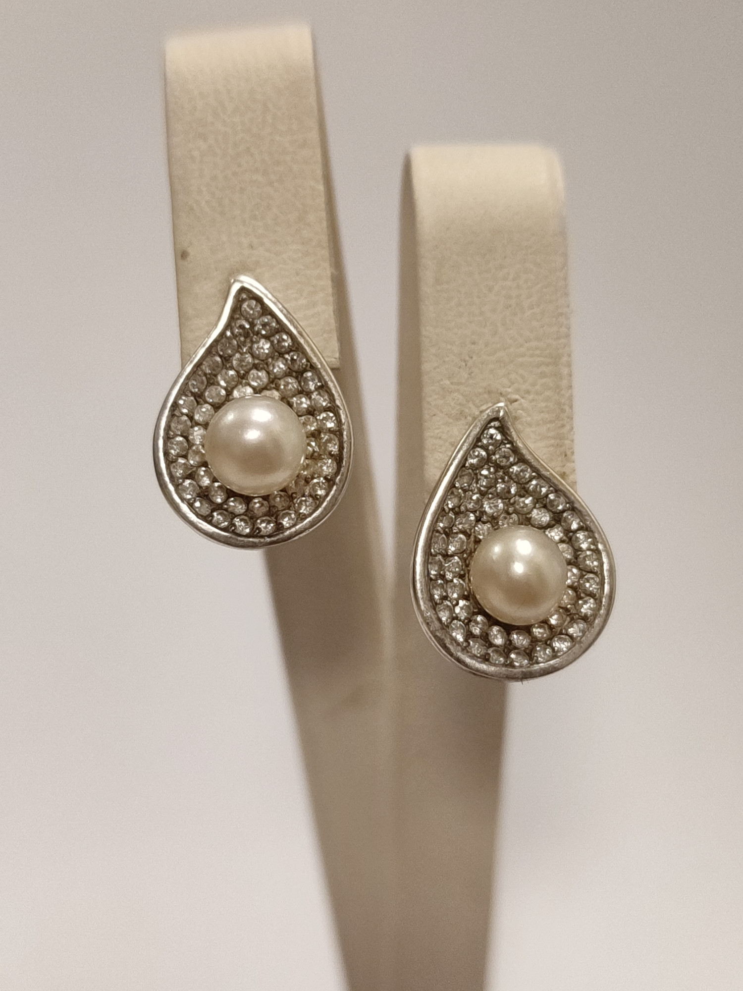 Срібні сережки з цирконієм і перлами (33884518) 0