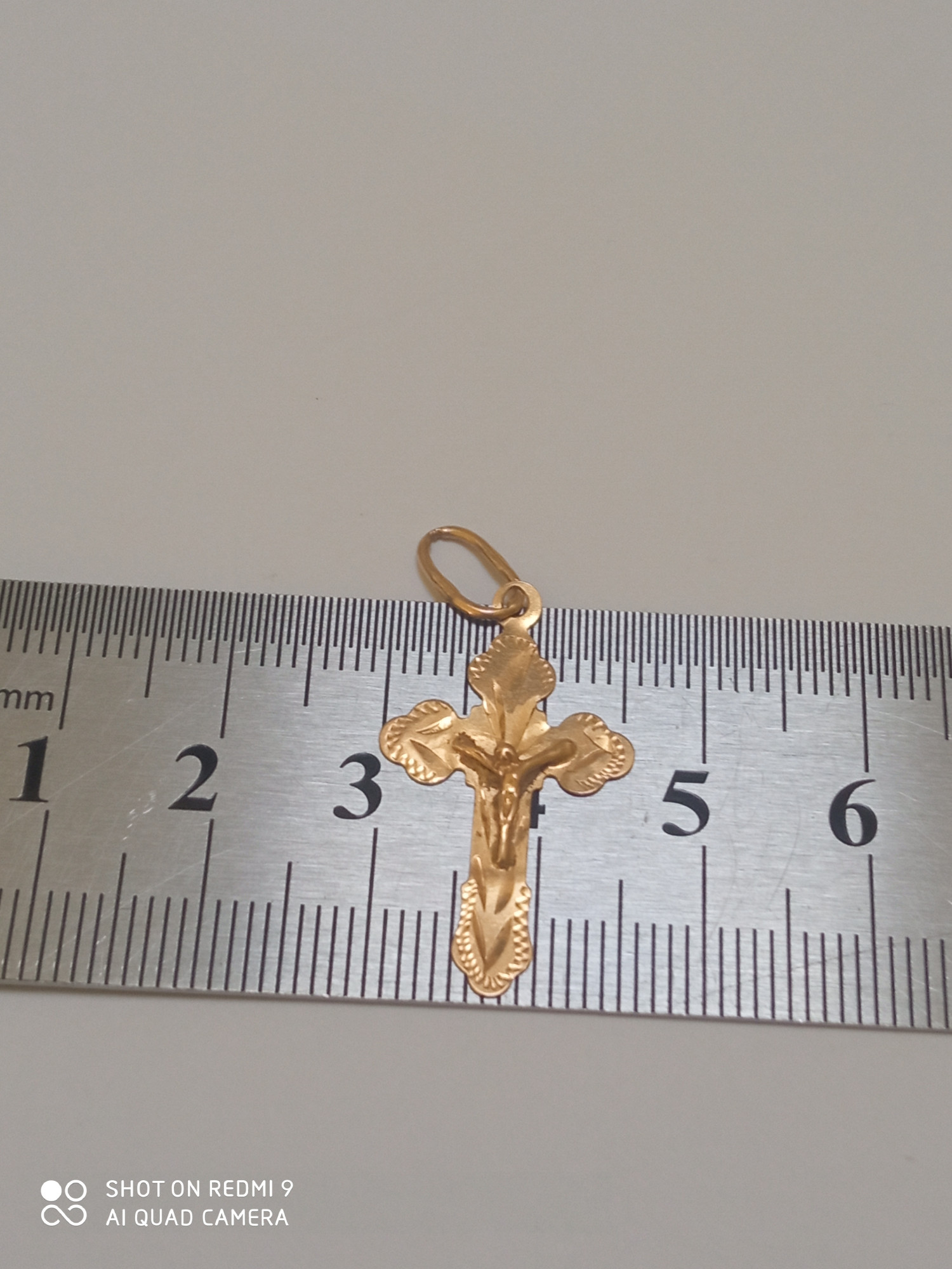 Підвіс-хрест з червоного золота (32180301) 3