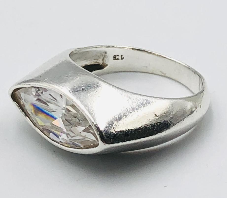 Серебряное кольцо с цирконием (33792645) 1