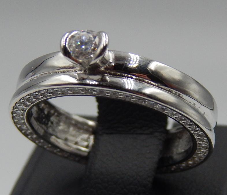 Серебряное кольцо с цирконием (32464618) 1