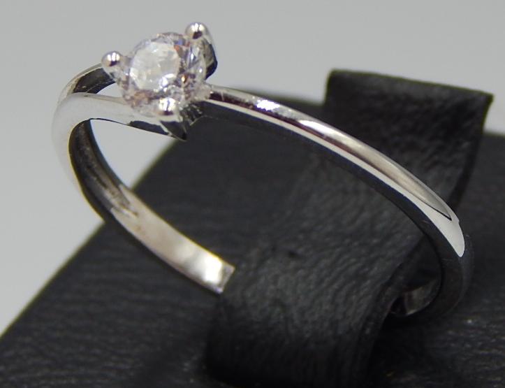 Серебряное кольцо с цирконием (30668927) 1