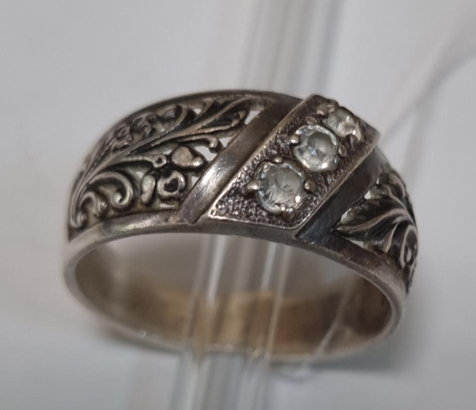 Серебряное кольцо с цирконием (33779780) 0
