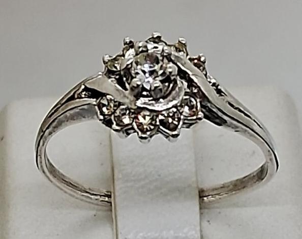 Серебряное кольцо с цирконием (32473356) 0