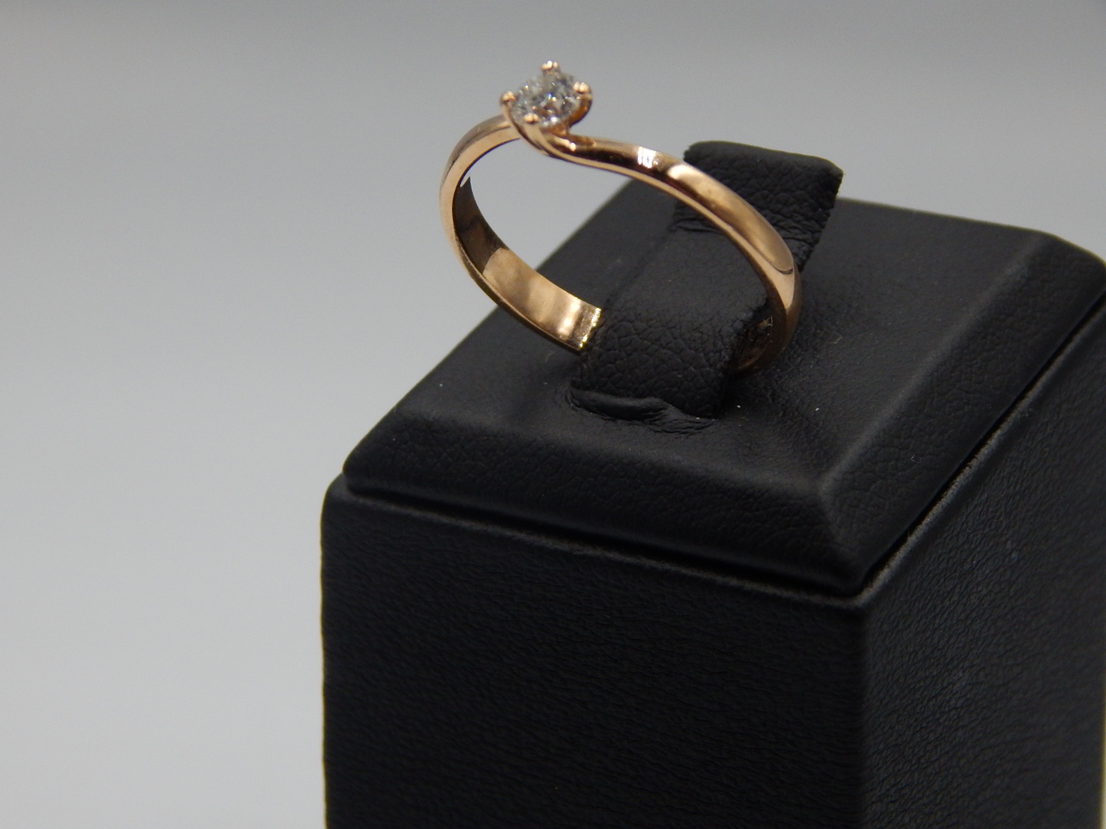 Кольцо из красного золота с бриллиантом (-ми) (31541040) 1