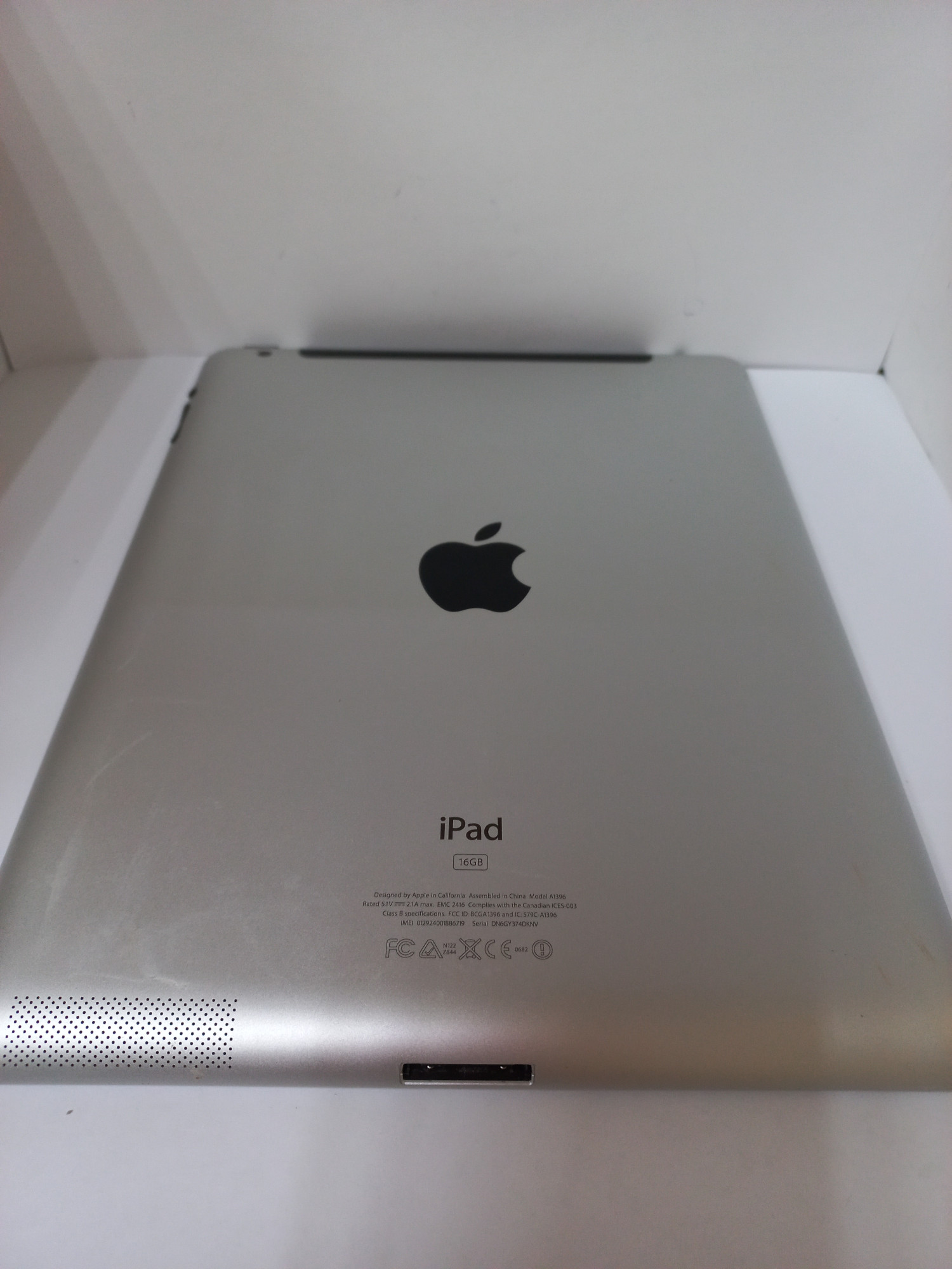 Планшет Apple iPad 2 Wi-Fi 16Gb 6