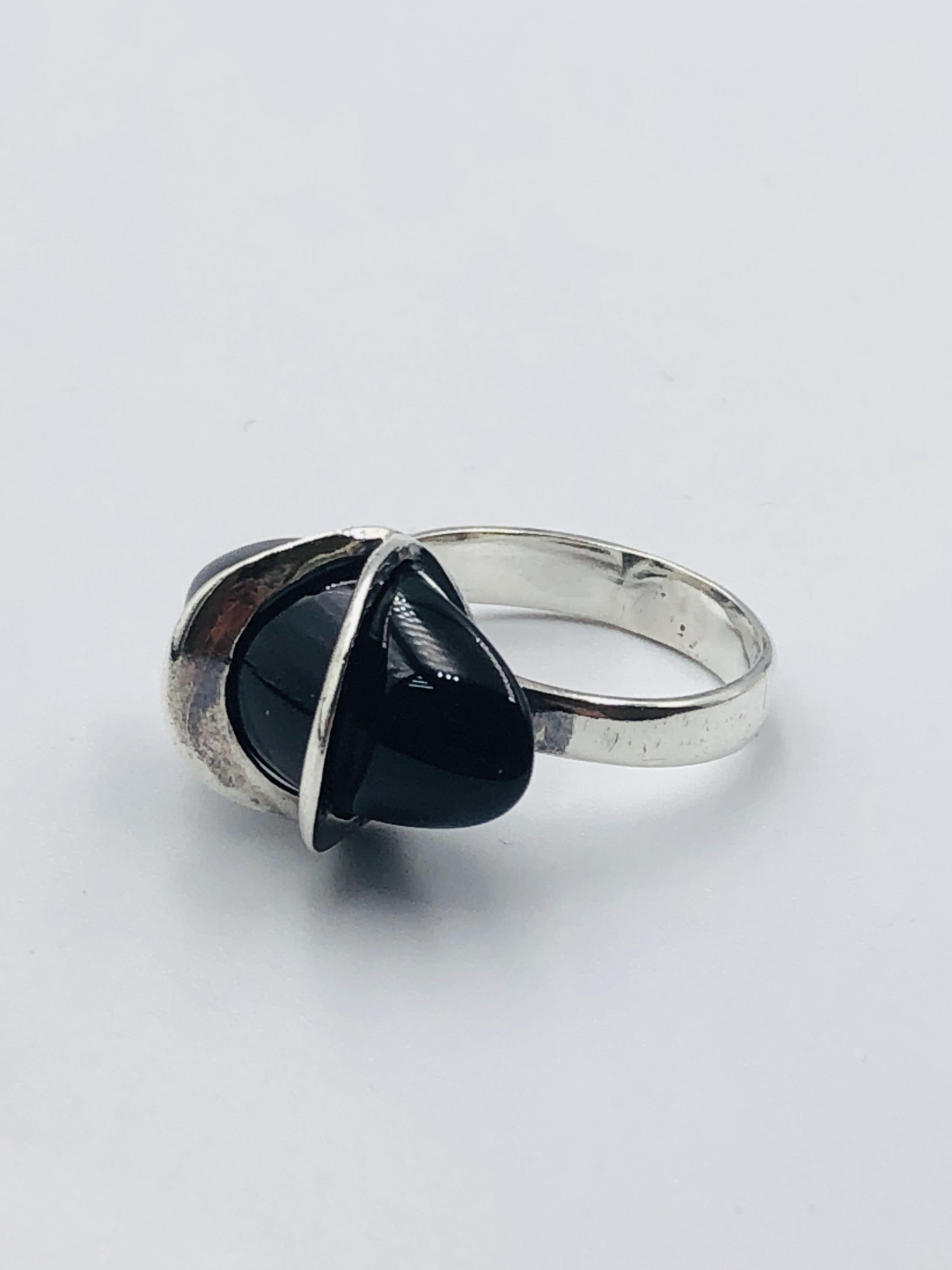 Серебряное кольцо с ониксом (33616154) 1