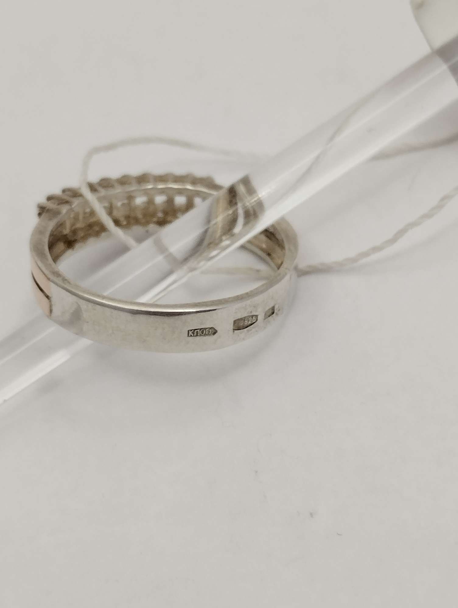 Серебряное кольцо с золотыми пластинами и цирконием (33409368) 2