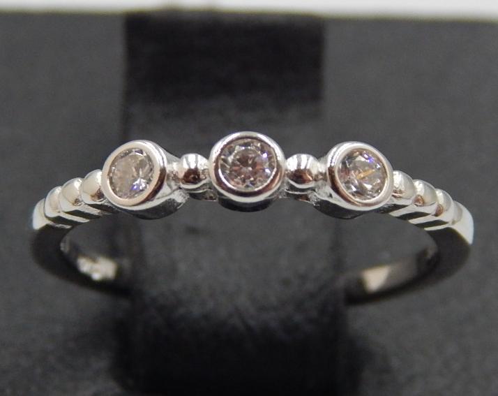 Серебряное кольцо с цирконием (30470134) 0