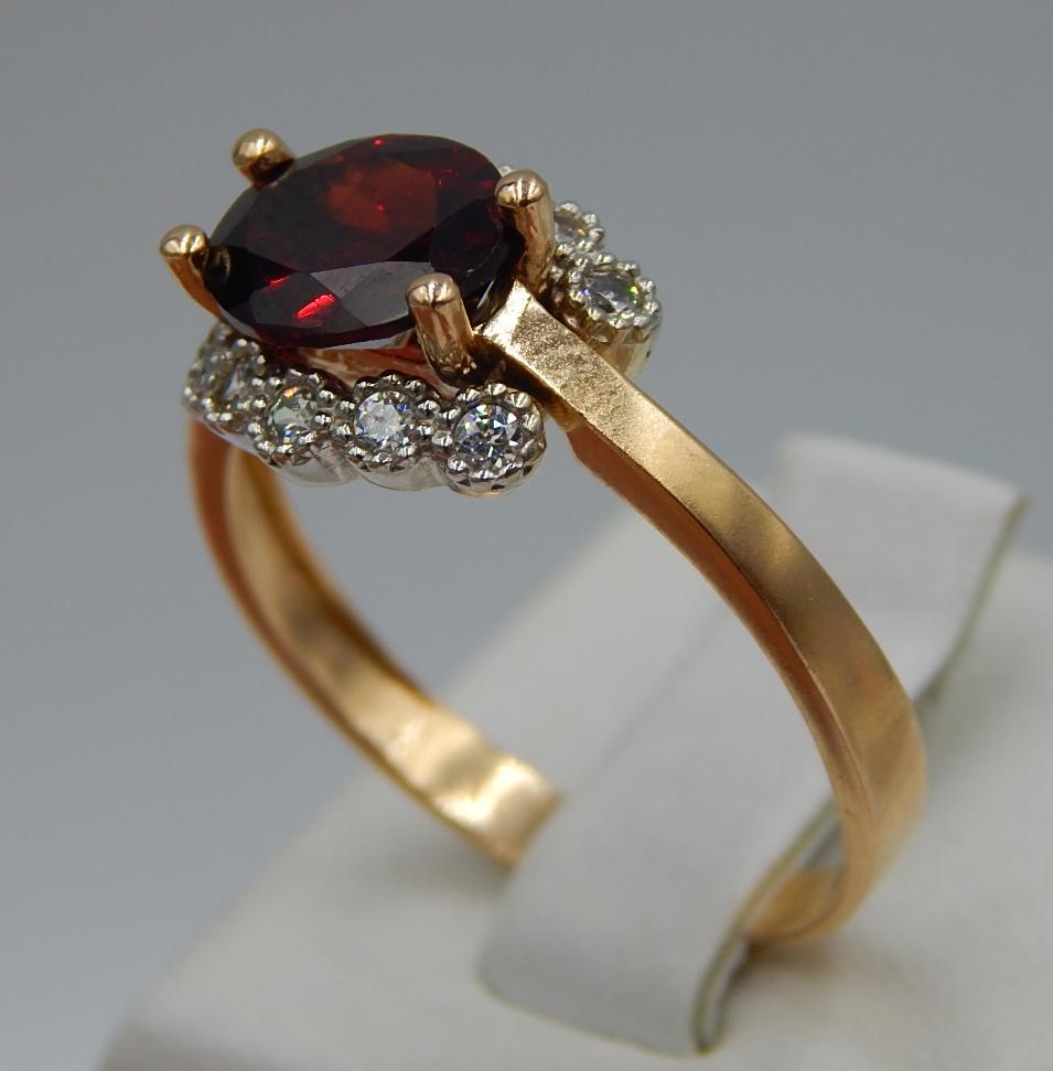 Кольцо из красного и белого золота с цирконием (30449325) 1