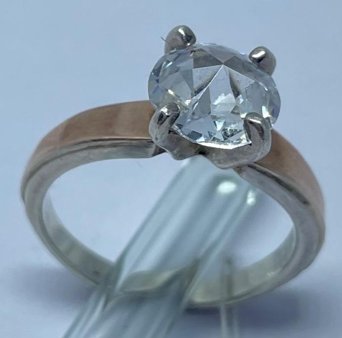 Серебряное кольцо с позолотой и цирконием (33386177) 0