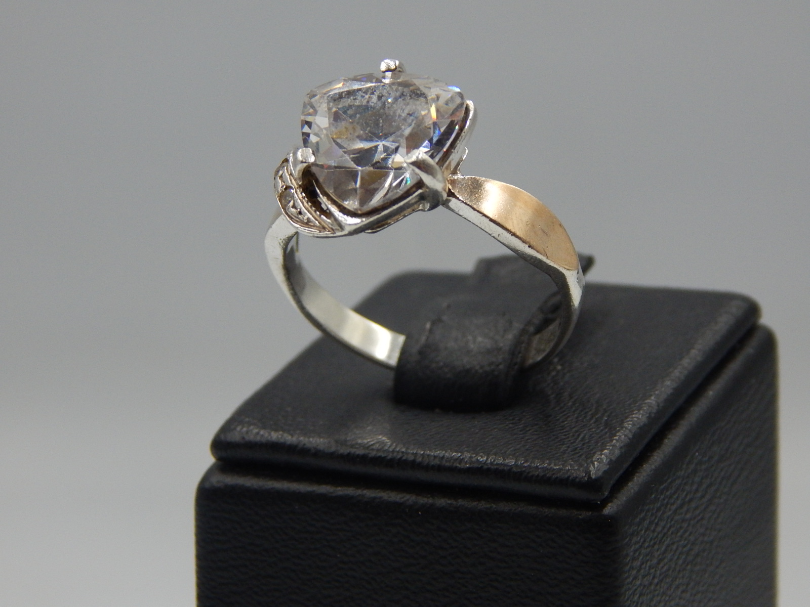 Серебряное кольцо с позолотой и цирконием (31302380) 1