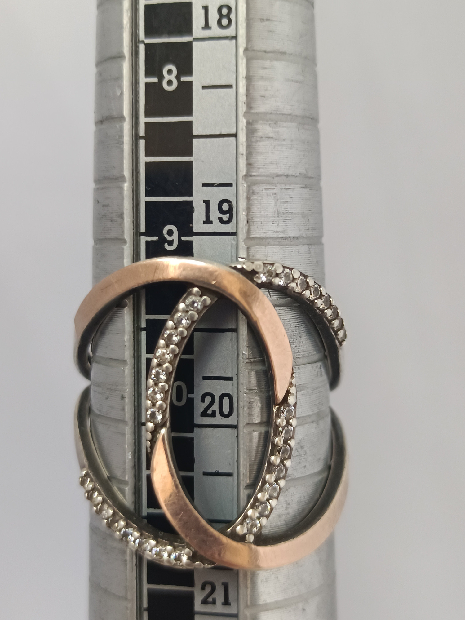 Серебряное кольцо с золотой вставкой и цирконием (33809576) 3