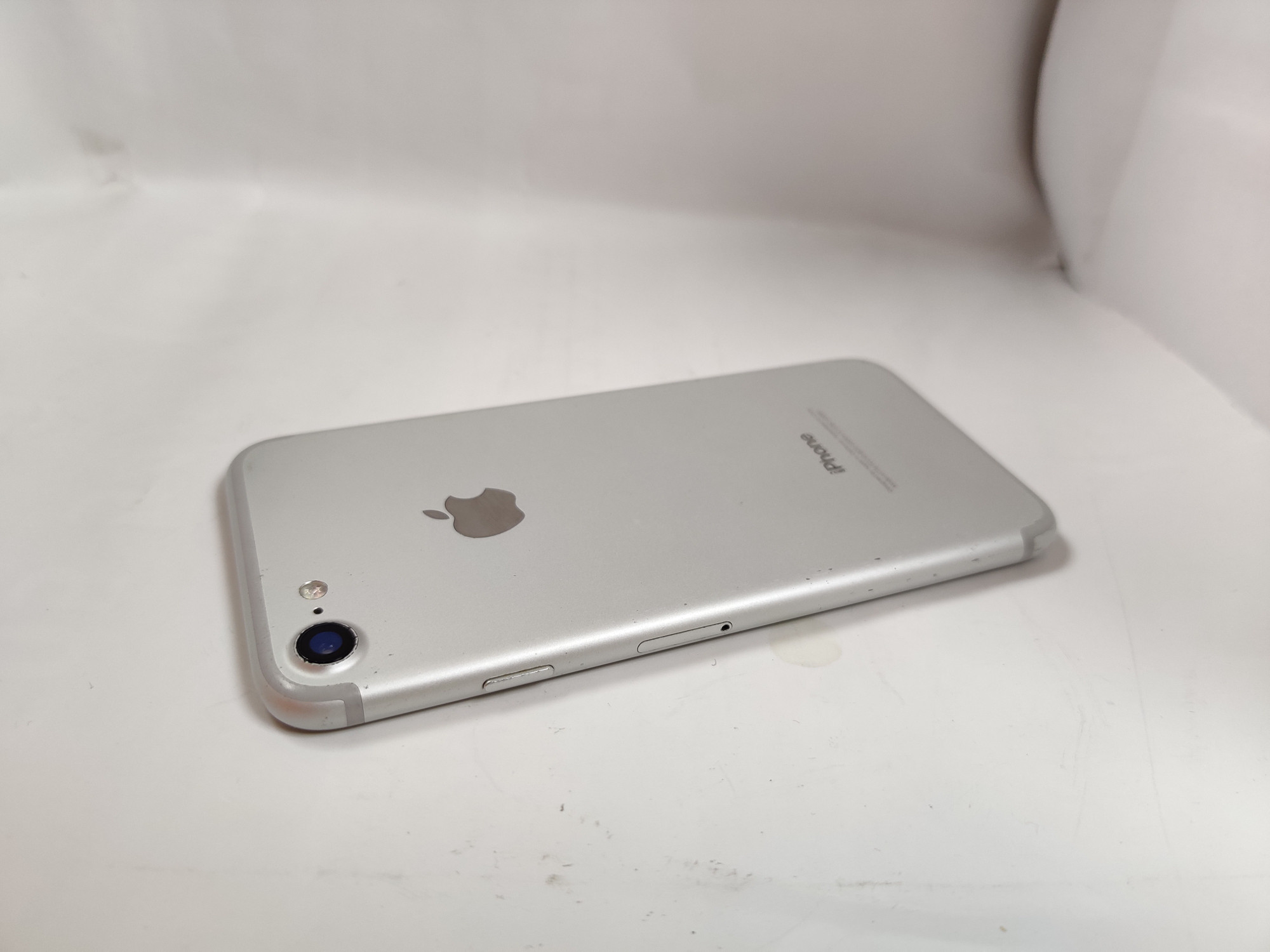 Apple iPhone 7 32Gb Silver 4