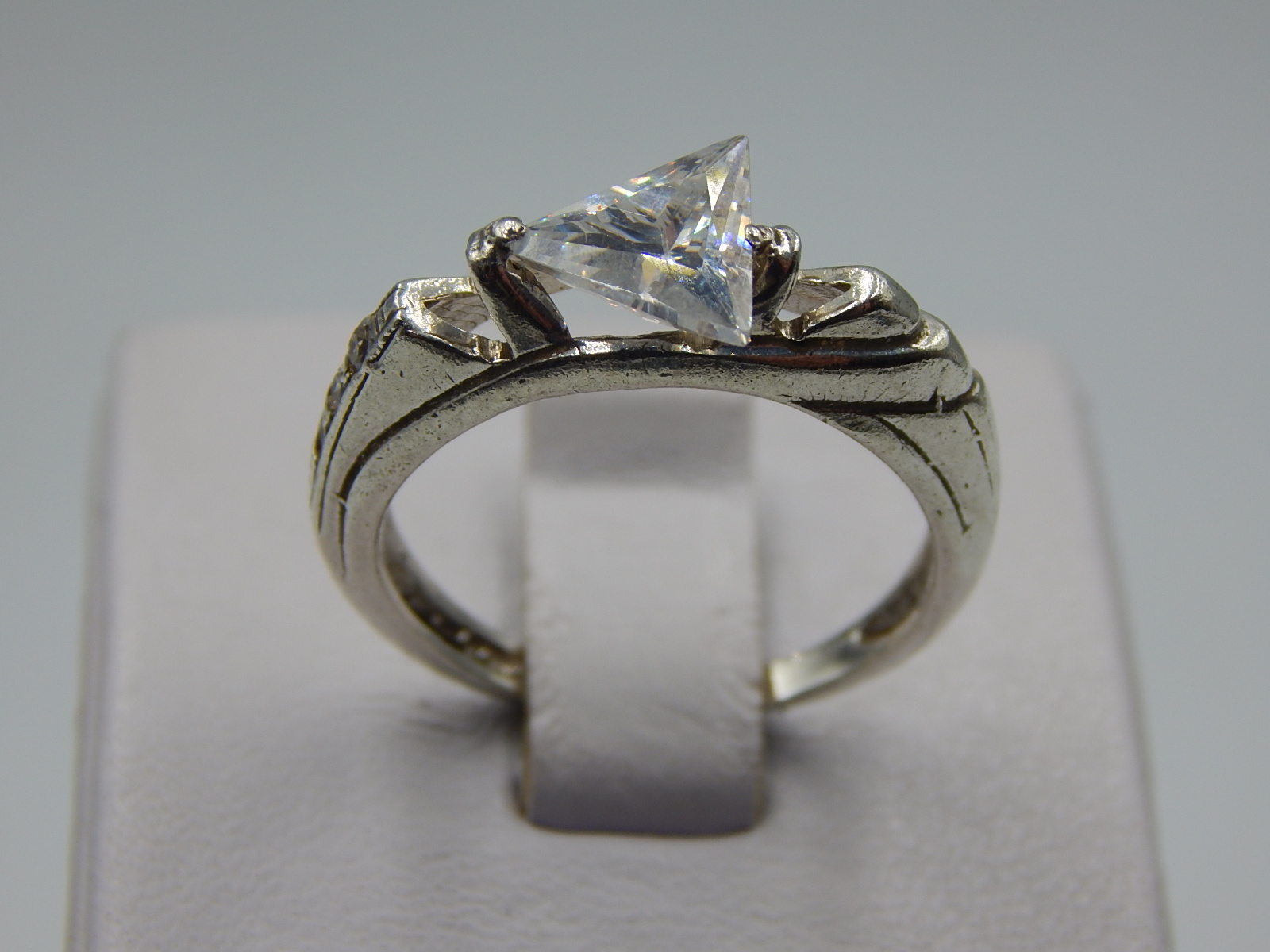 Серебряное кольцо с цирконием (33023878) 2