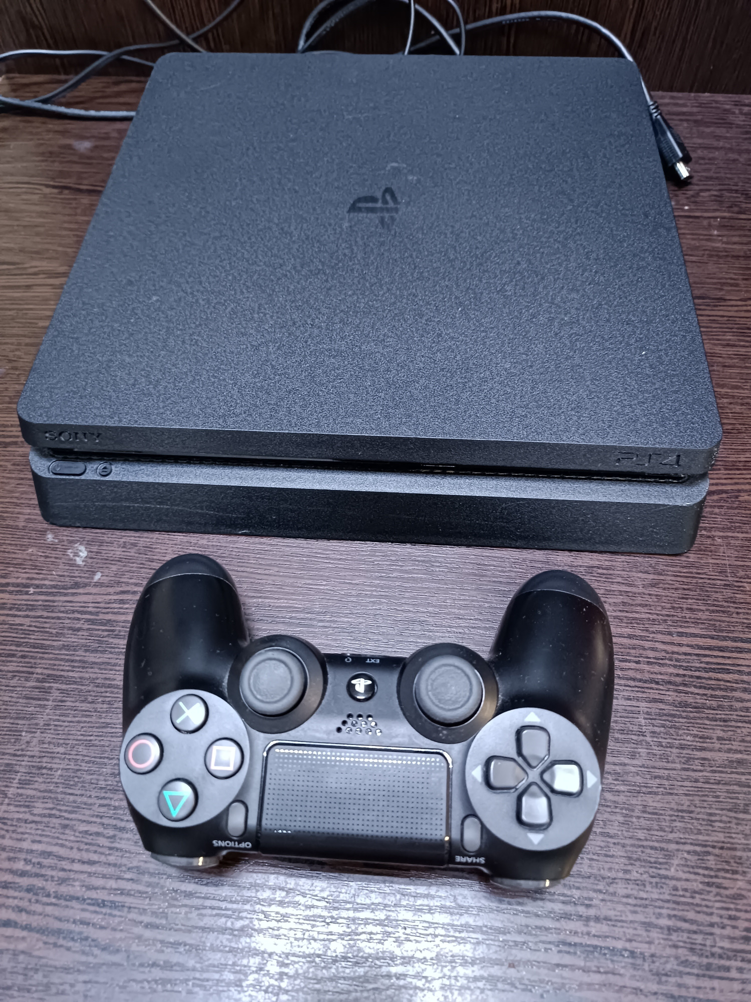Ігрова приставка Sony PlayStation 4 Slim 1000GB 1