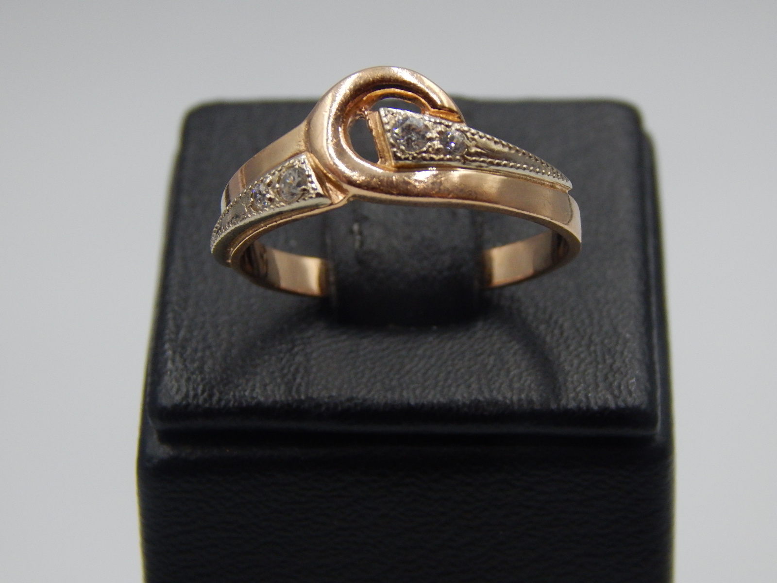 Кольцо из красного и белого золота с цирконием (31574824) 1