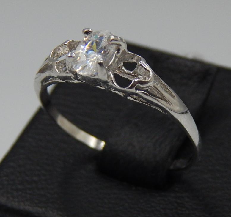 Серебряное кольцо с цирконием (31409149) 1
