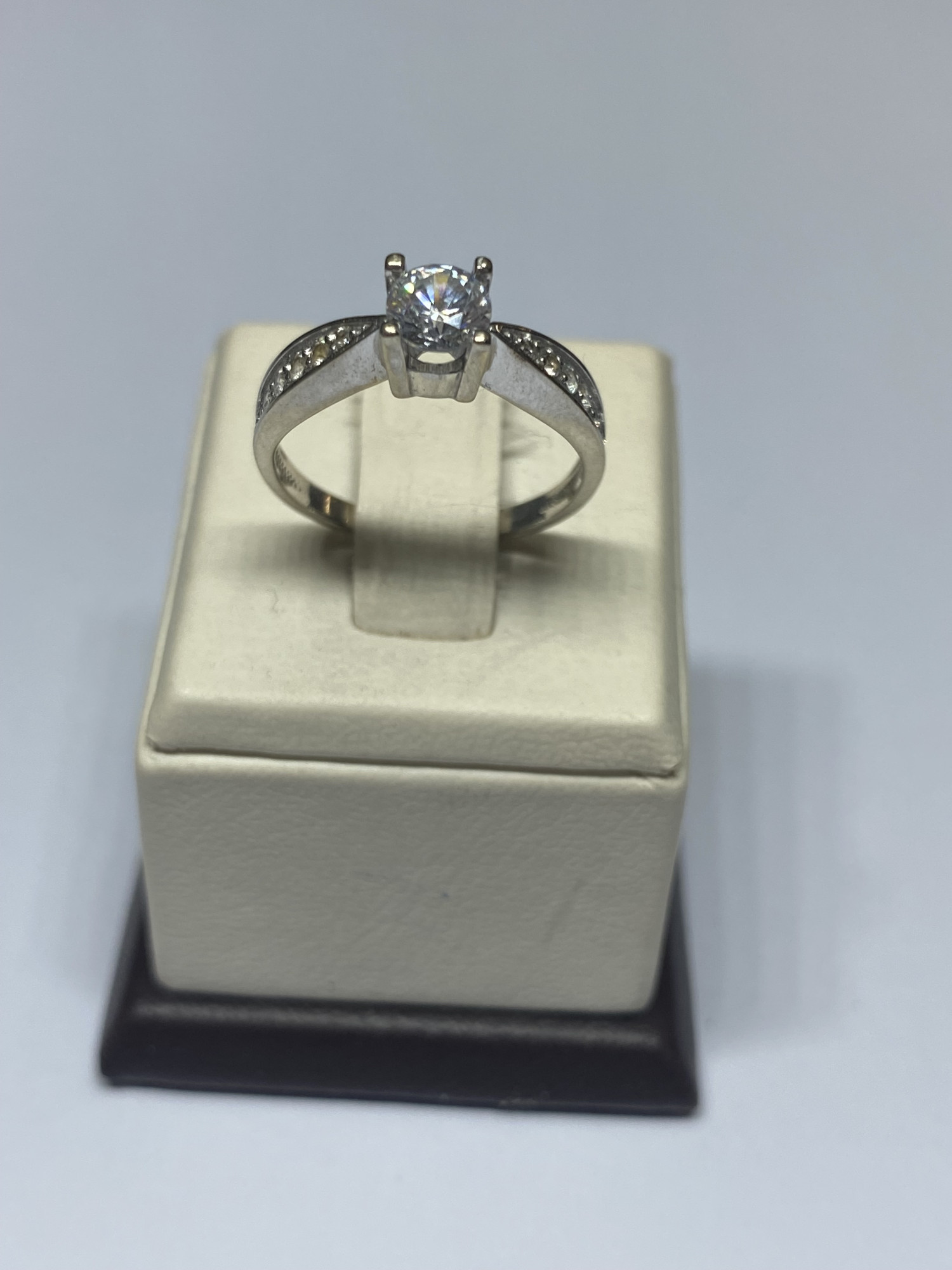 Кольцо из белого золота с цирконием (33488630) 2
