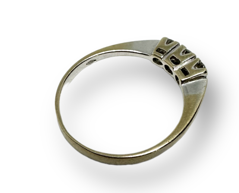 Кольцо из белого золота с цирконием (30041406) 1