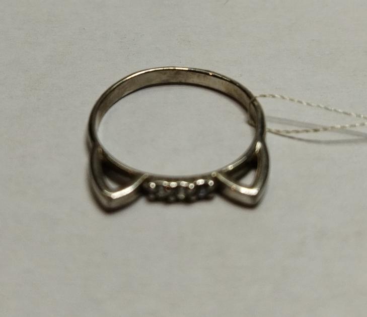 Серебряное кольцо с цирконием (30514187) 1