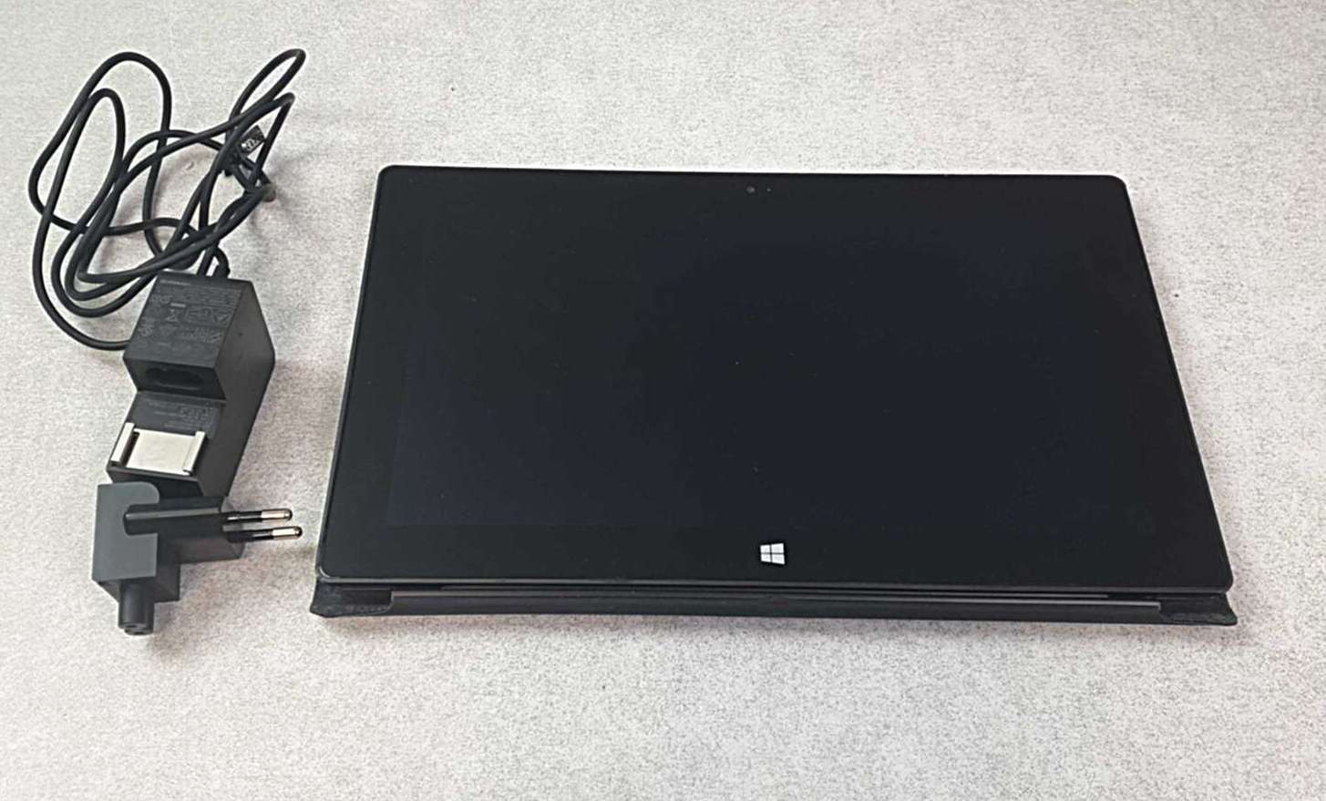 Планшет Microsoft Surface RT 2/32GB (9HR-00016) з клавіатурою 28