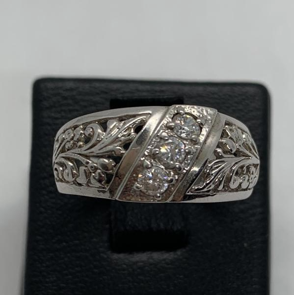 Серебряное кольцо с цирконием (33344856) 0