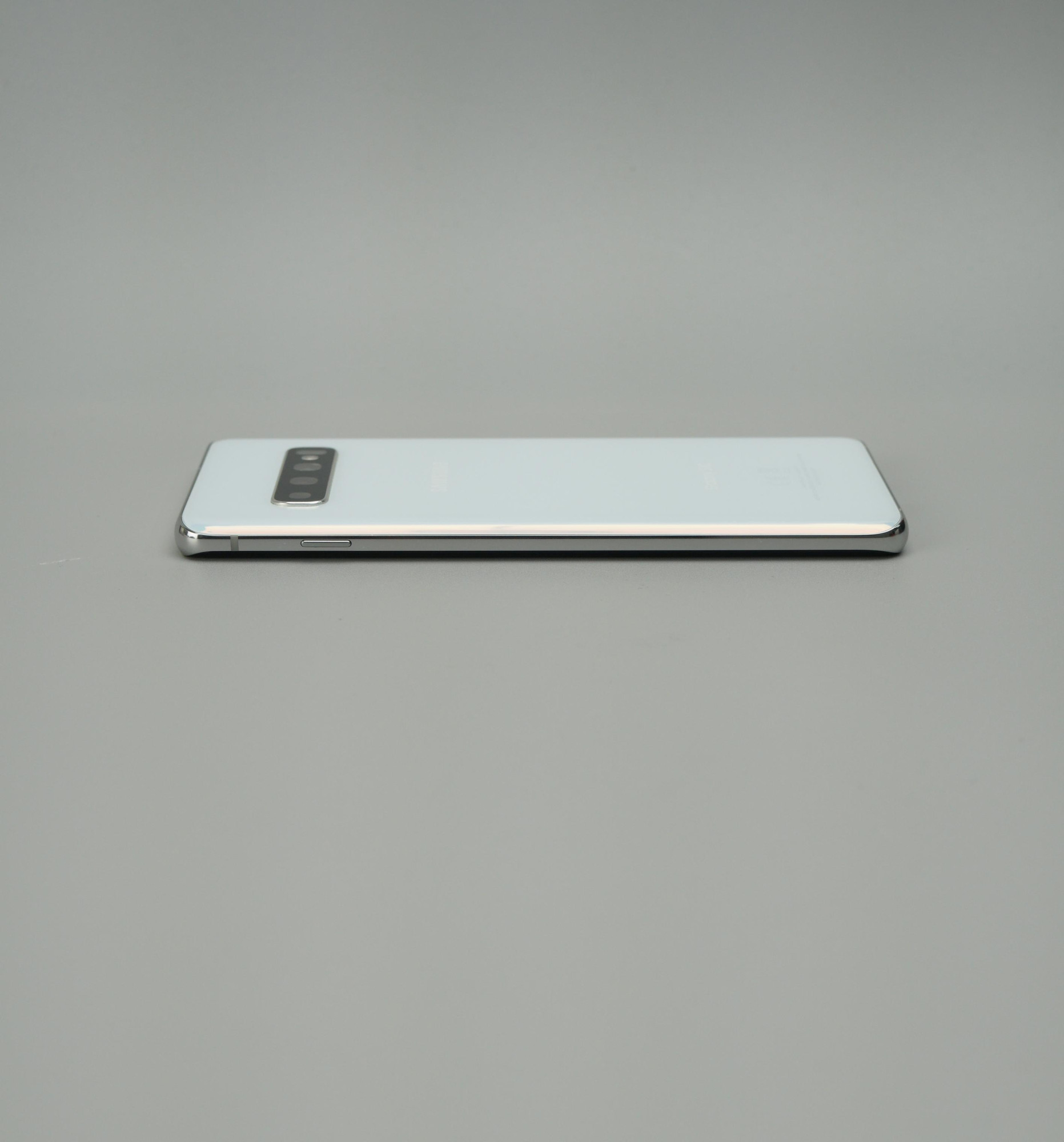 Samsung Galaxy S10 (SM-G973F) 8/128Gb White 9