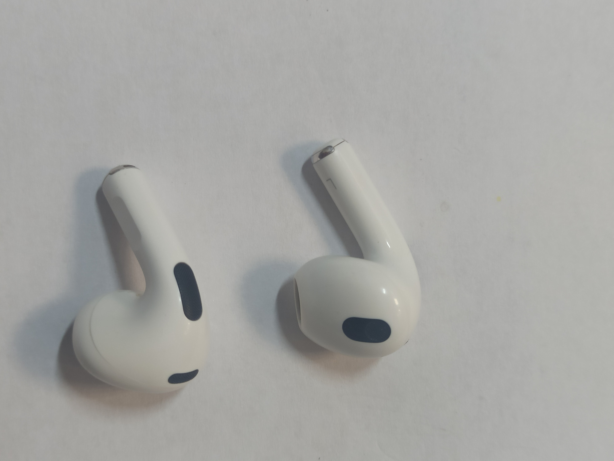 Наушники Apple AirPods 3 with MagSafe Charging Case (MME73) 1