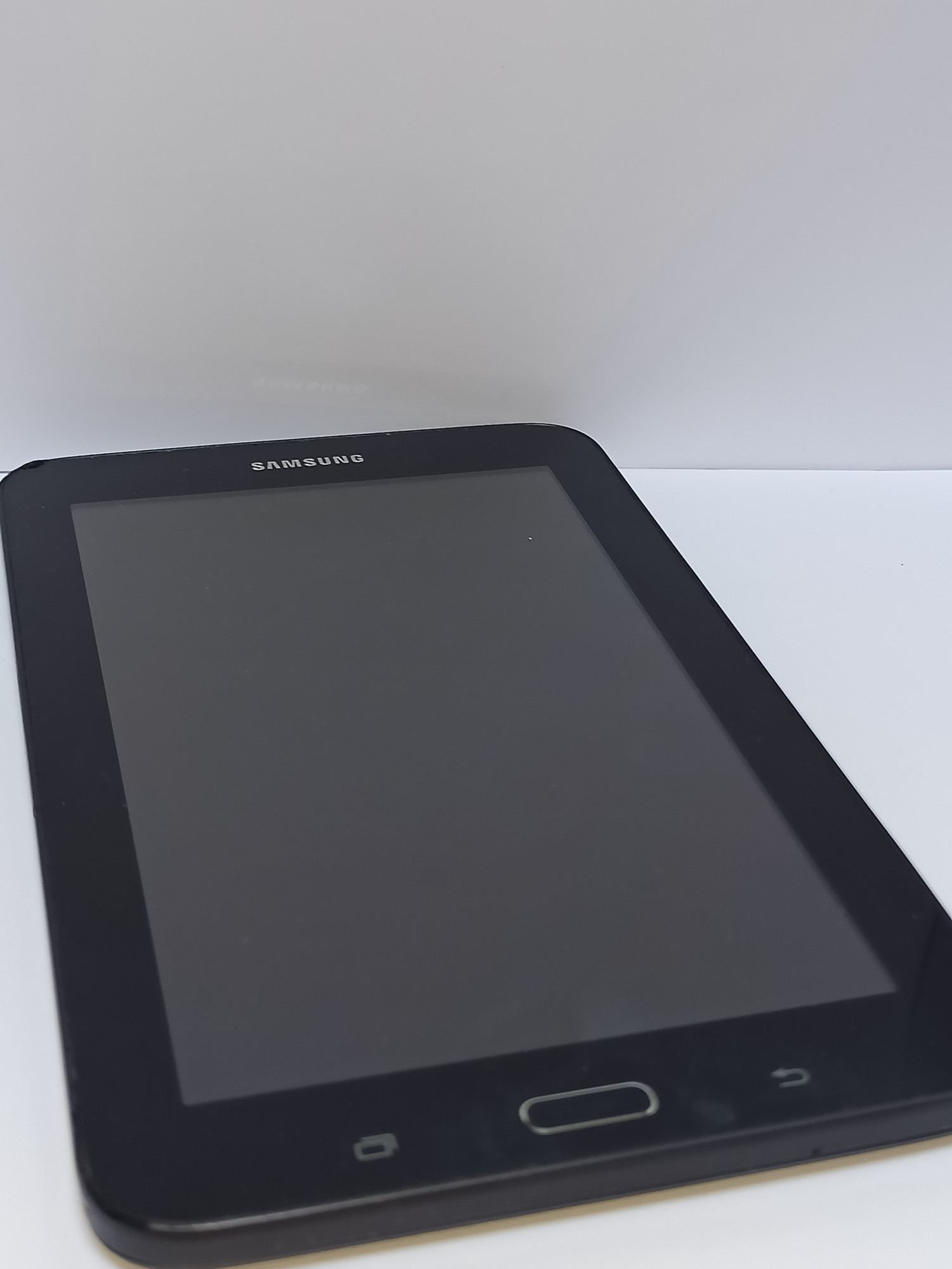 Планшет Samsung Galaxy Tab 3 Lite SM-T113 1/8Gb 6