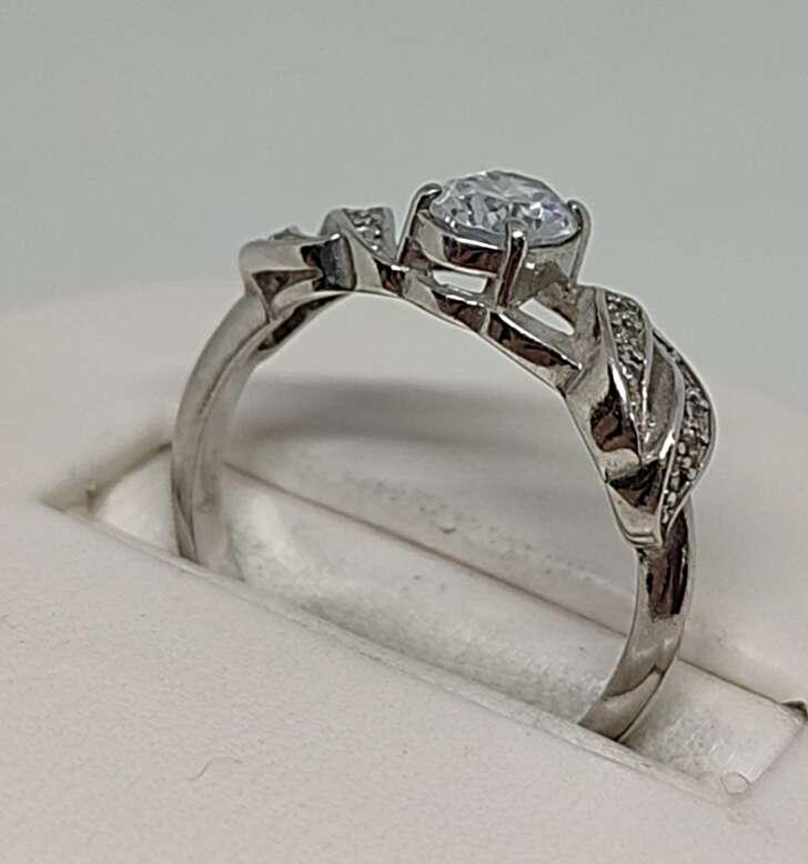 Серебряное кольцо с цирконием (33476223) 3