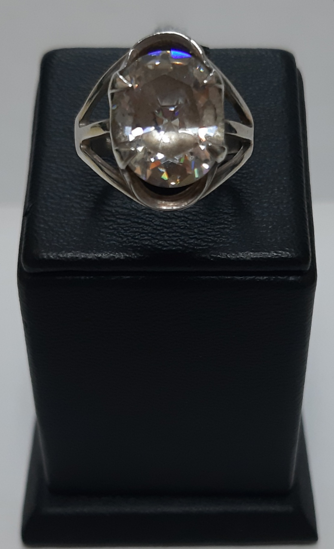 Серебряное кольцо с цирконием (30538677) 1