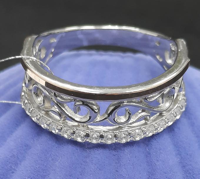 Серебряное кольцо с цирконием и золотой вставкой (31299385) 1