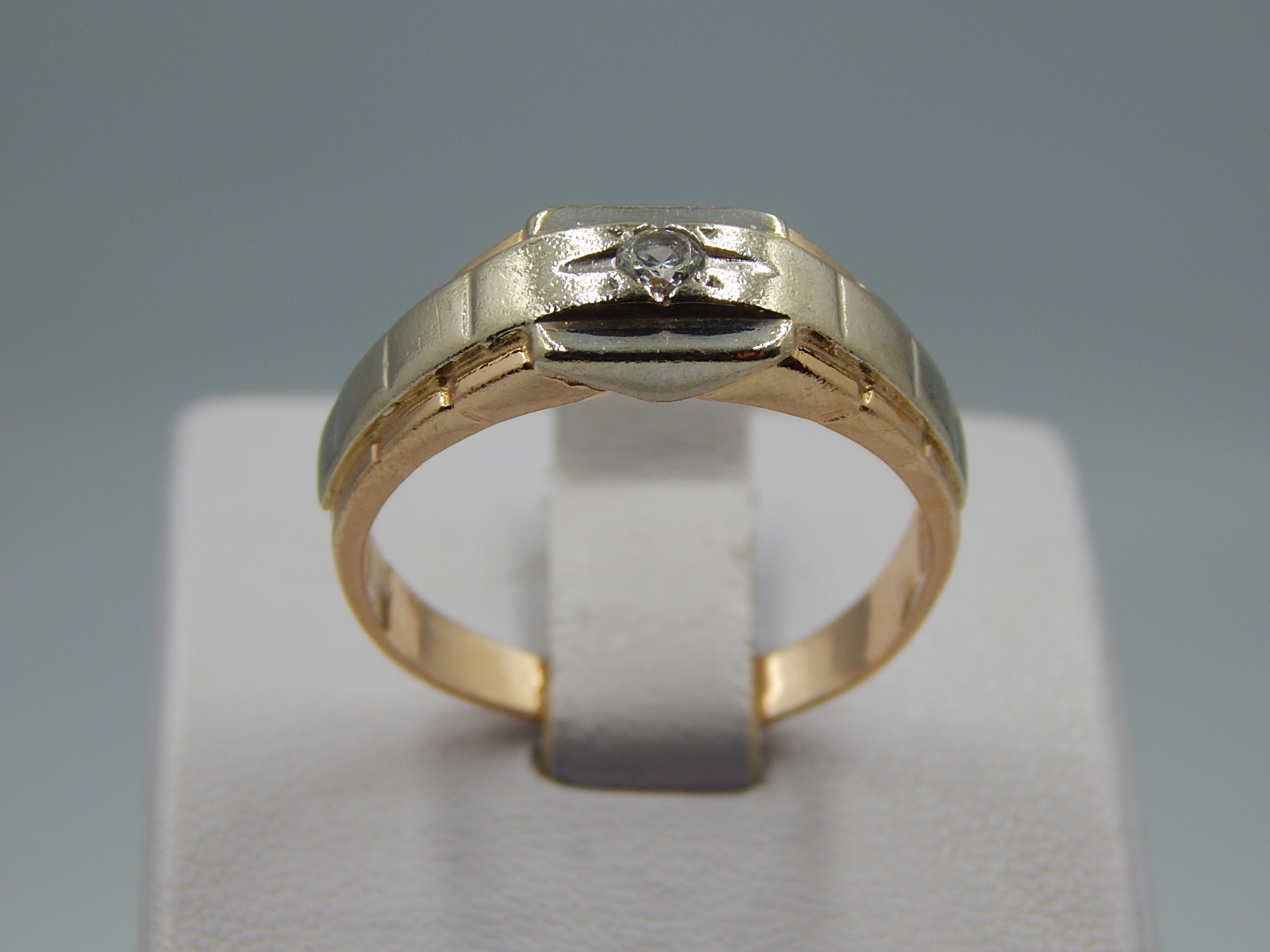 Кольцо из красного и белого золота с цирконием (32789327) 1