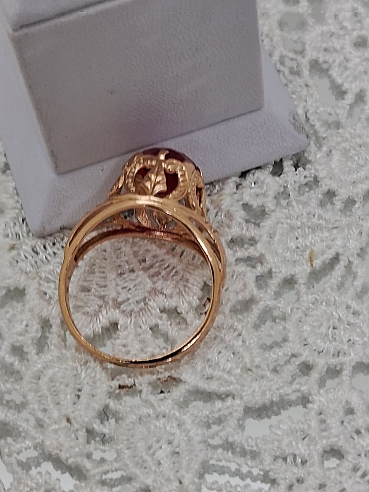 Кольцо из красного золота с корундом (33152394)  5